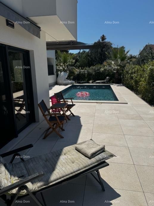 Appartamento modernamente arredato con piscina privata, giardino e posto auto, Pula! 1