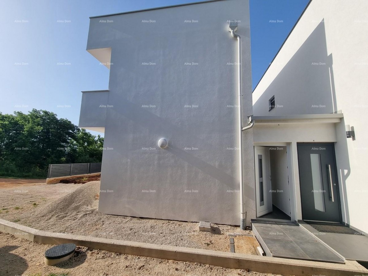 Sovremennyj djupleks dom s krovnoj terasoj i panoramnym vidom na more 3