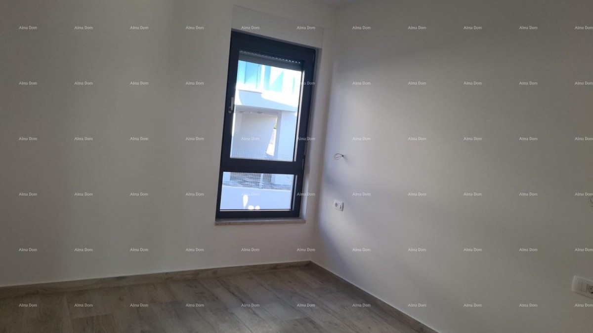 Modern apartment in block D with two parking spaces, close to Umag! 7
