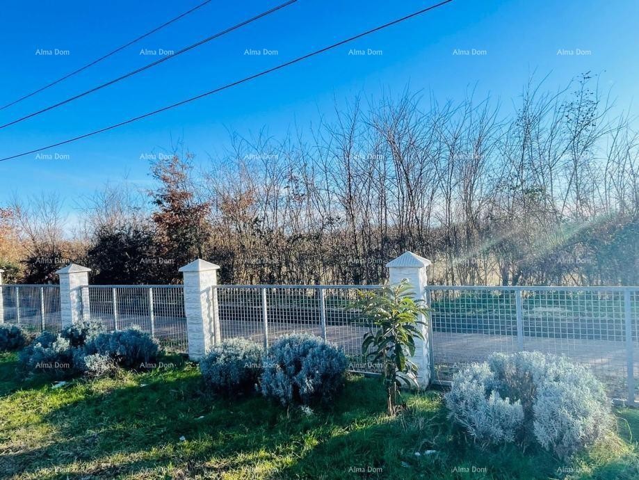 LOBORIKA – KUĆA S VELIKOM OKUĆNICOM I GRAĐEVINSKIM PARCELAMA 17