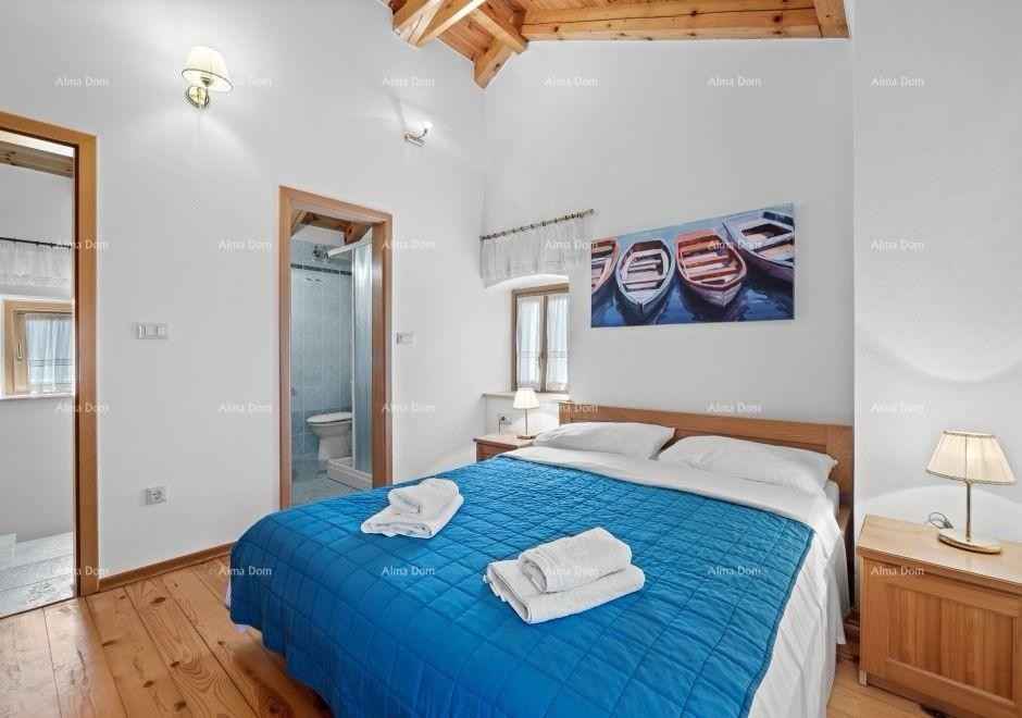 For sale: Renovated Istrian house with a pool – Kanfanar, 208 m², two buildings. 21