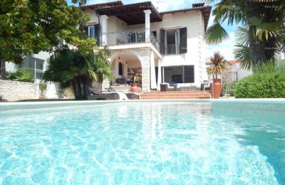 Umag Punta. First row to the sea! With swimming pool!