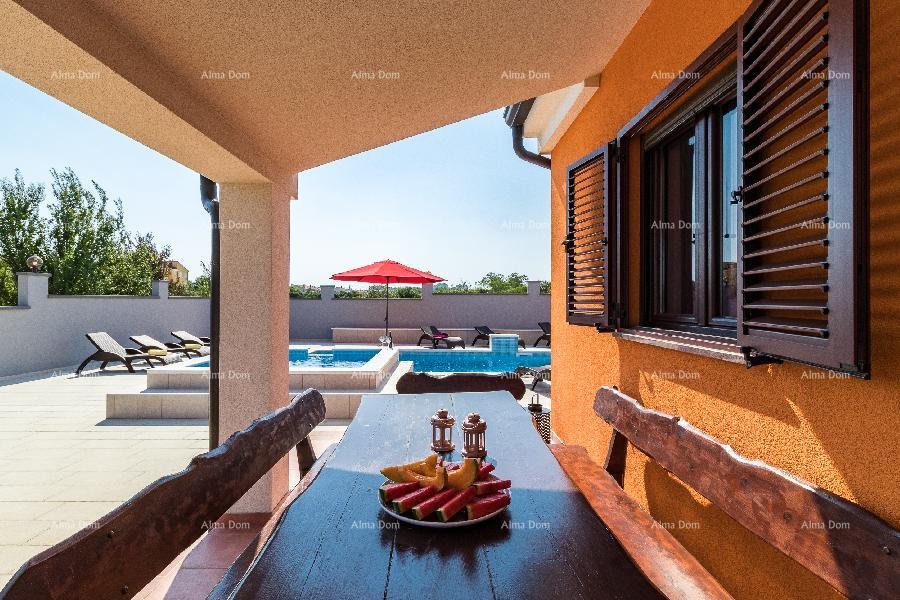 Valdebek. Detached house with a pool and jacuzzi! Close to the center of the city of Pula. 5