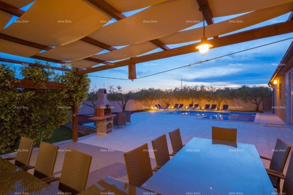 A beautiful villa with a pool in Banjole is for sale 16