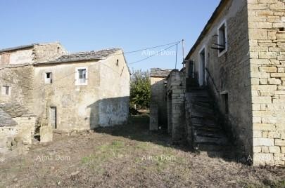 Renovirajte svoju oazu u Oprtalju: kamene kuće na velikoj parceli s potencijalom 2