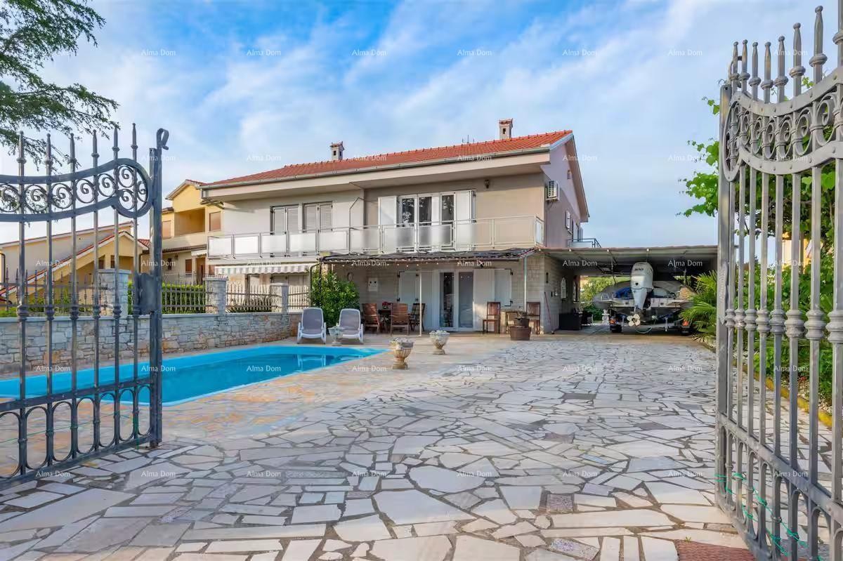 Eccellente opportunità! Vendita - casa attraente con piscina e giardino curato, Banjole! 1