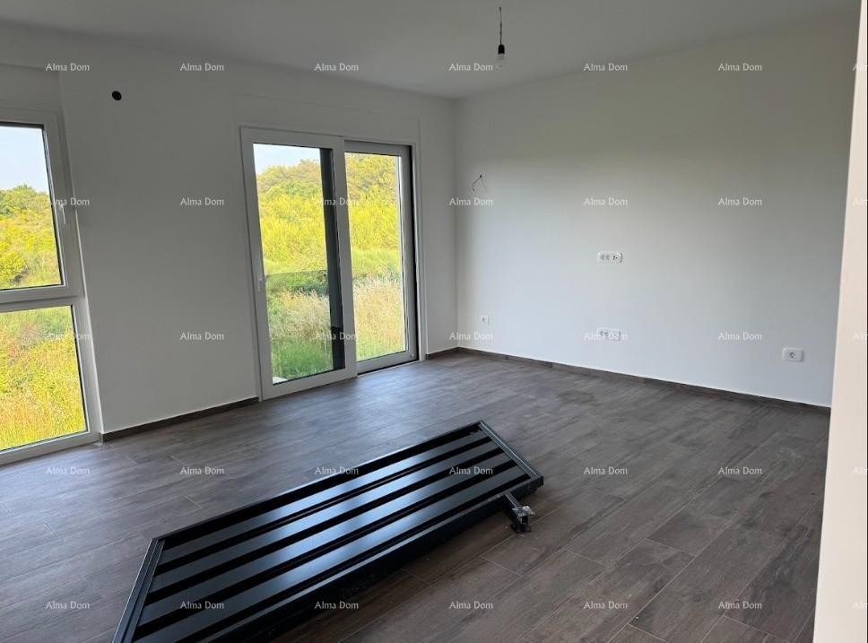 Luksuzni dvoetažni stan s pogledom na more i prostranom terasom u Zambratiji 5