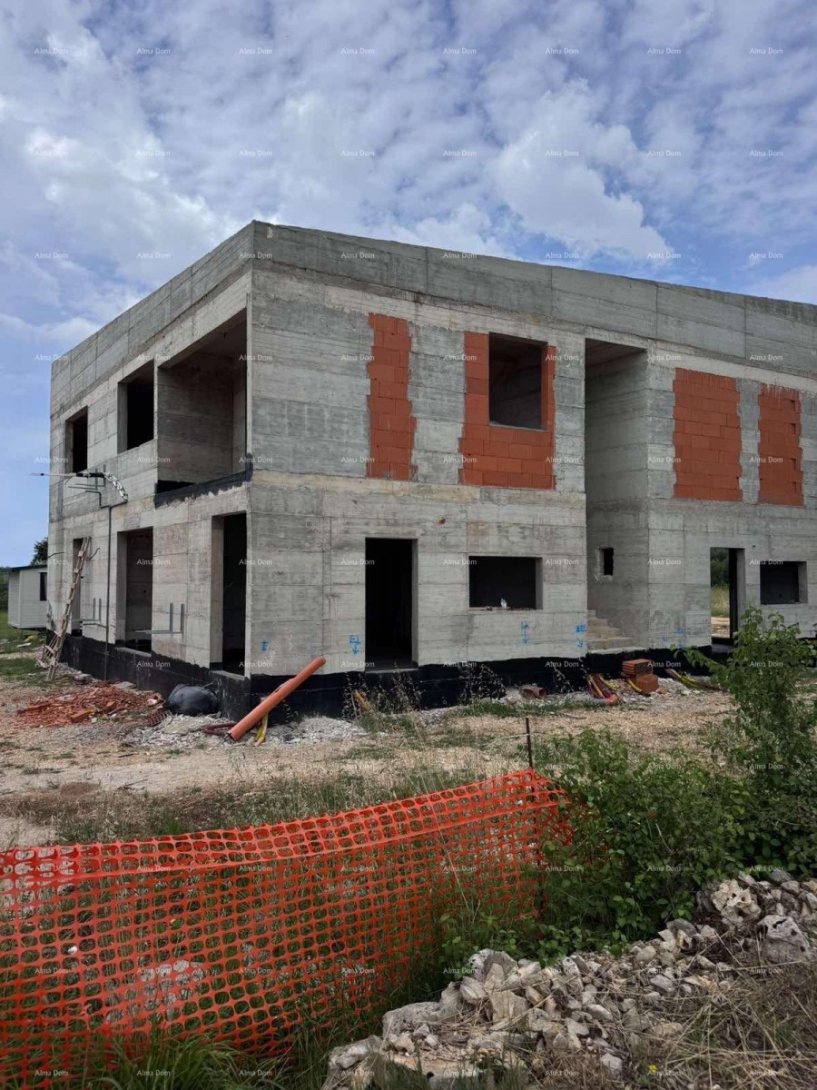 Poreč – stan s terasom i dvorištem. 23