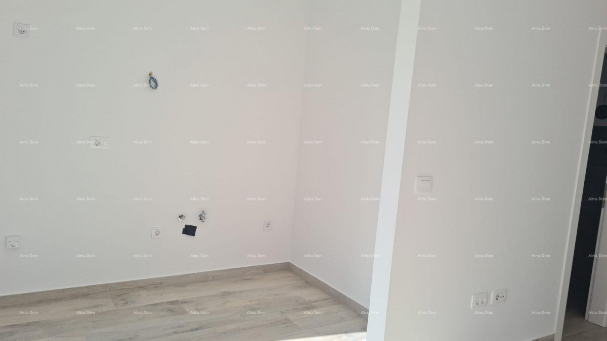 Modern apartment in block D with two parking spaces, close to Umag! 9