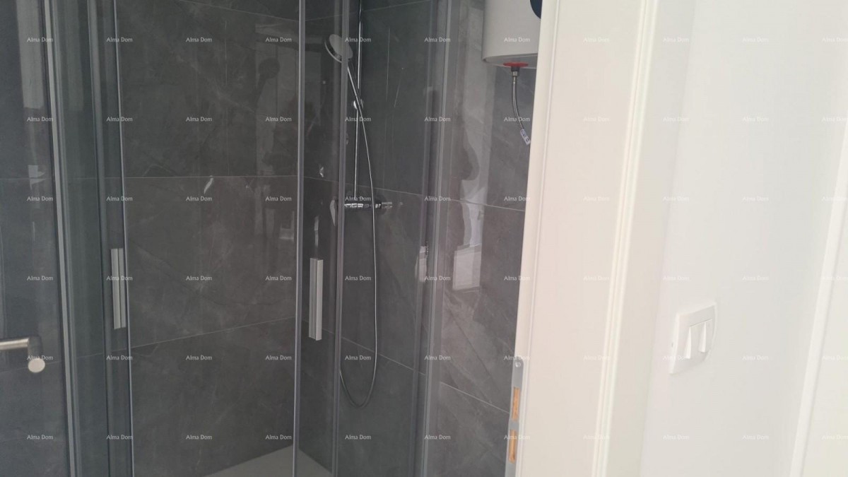 Modern apartment in block D with two parking spaces, close to Umag! 6