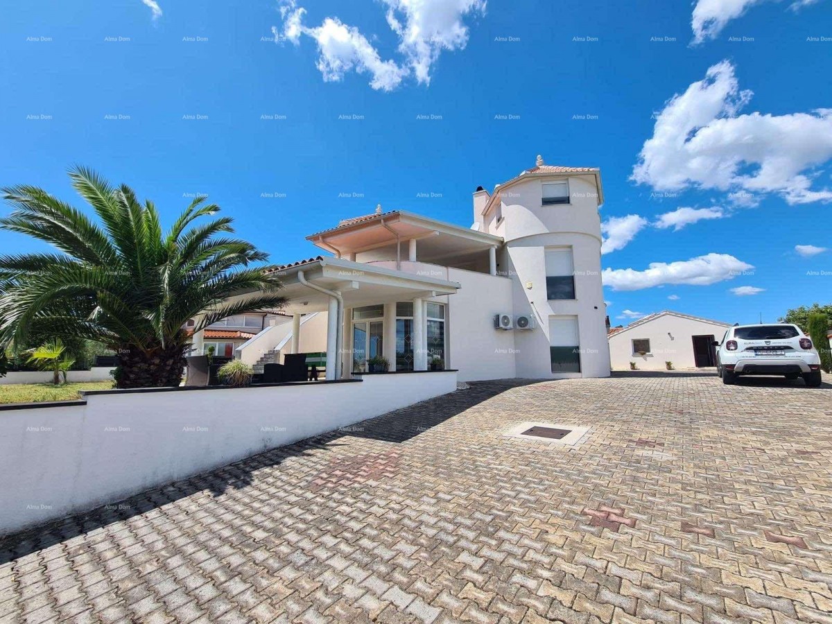 Na prodaju kuća s bazenom – Valtura 2