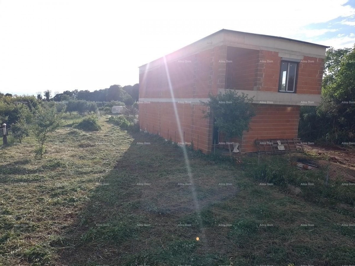 Valtura, terreno edificabile adiacente strada asfaltata 1