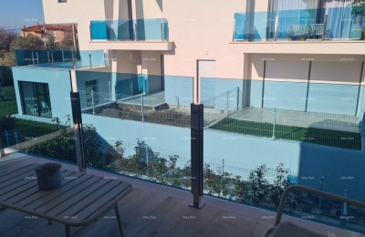 Moderan apartman u bloku E, s parkirnim mjestom i spremištem blizina Umaga!