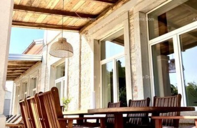 Bella e moderna casa in vendita, Parenzo