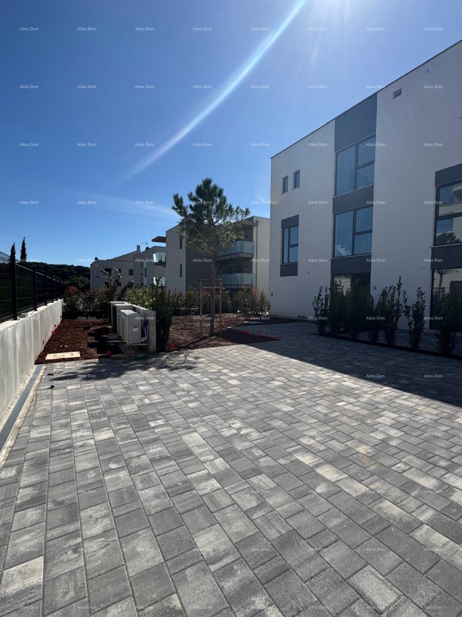 Appartamento in vendita a Rovigno con vista mare 1