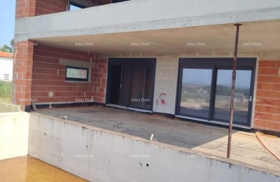 Ližnjan, In vendita fantastico appartamento al piano terra con piscina