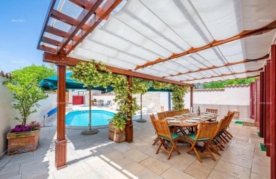 For sale: Renovated Istrian house with a pool – Kanfanar, 208 m², two buildings.