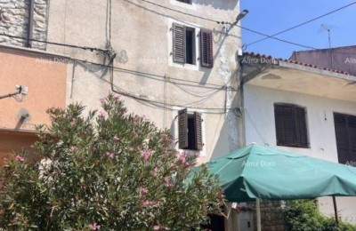 For Sale: Stone House for Renovation – Surroundings of Buje