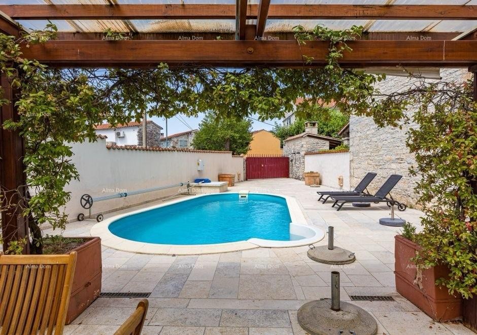 Prodaje se renovirana istarska kuća s bazenom – Kanfanar, 208 m², dva objekta 6