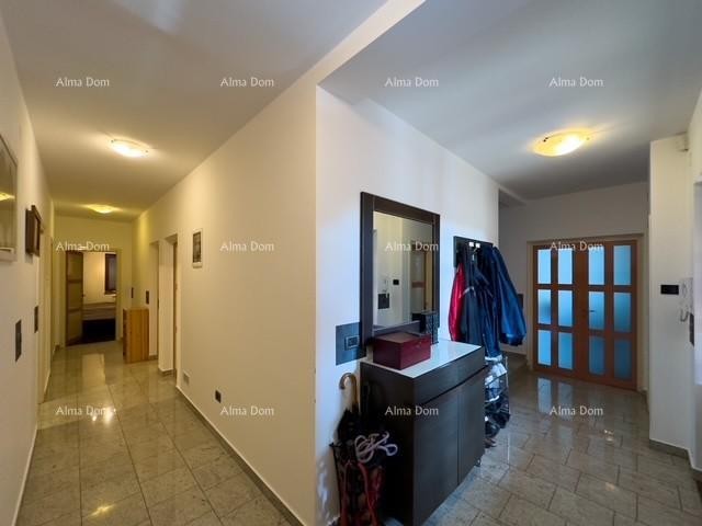 Bale: Prostrana vila s bazenom i kućom za goste 18