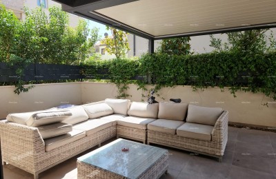 STOJA  Moderni stan s terasom 80 m², 100 m od mora u Puli!