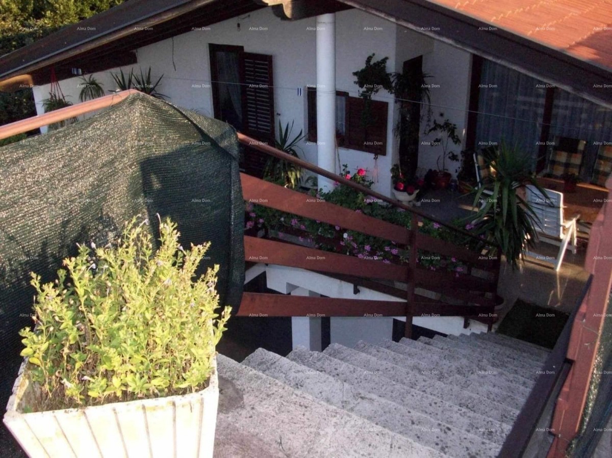 Prodaje se  kuća sa tri stana, Umag 25