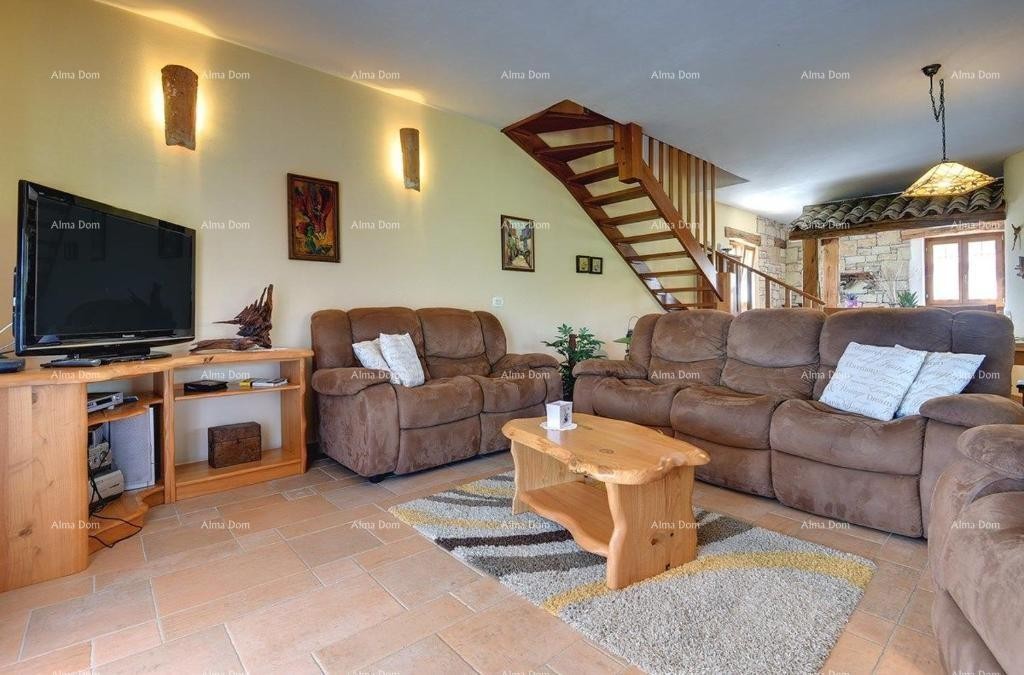 Prodaja se čudovita vila z bazenom v bližini Pazina 26