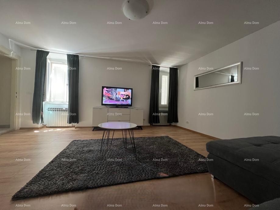 Продается двухкомнатная квартира в центре Ровиня 3