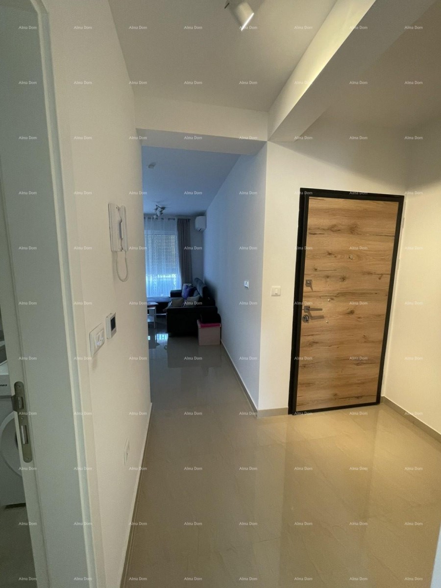 Pula – moderan in popolnoma opremljen stan 44 m2 v novogradnji s prostorno teraso 12