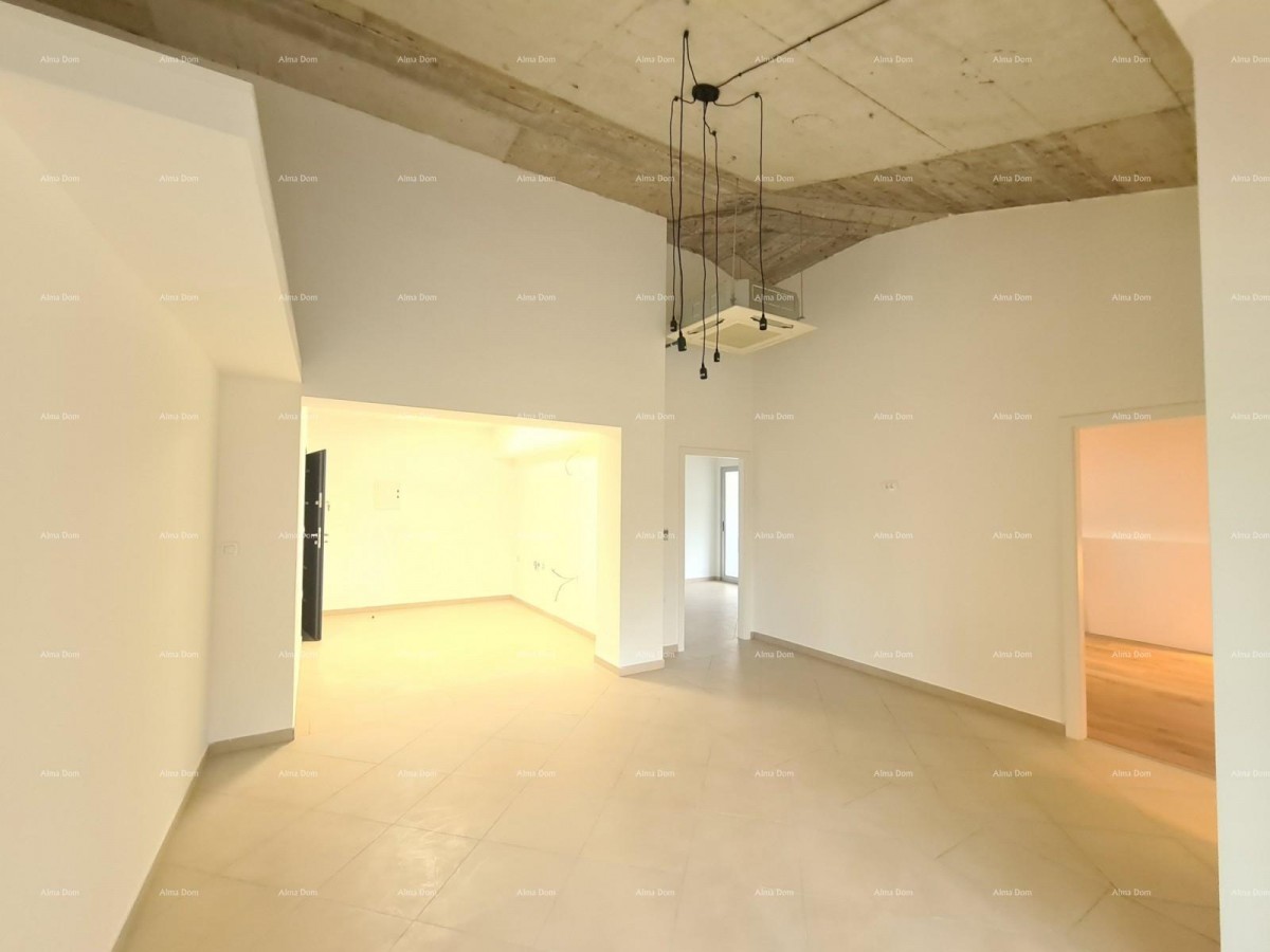 Istra. Pula. Veli vrh. 7