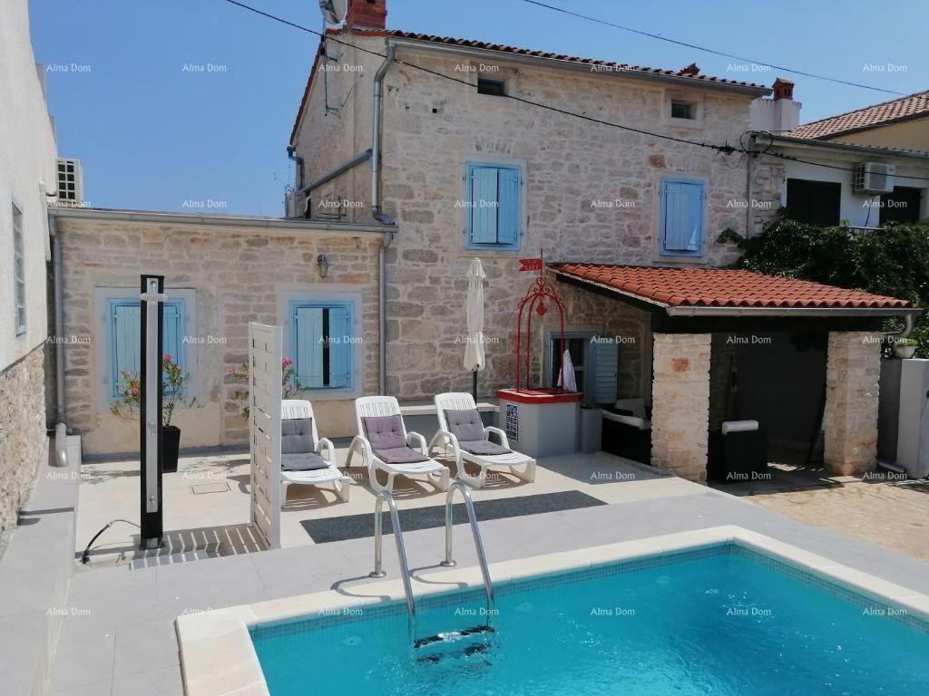 Offerta imperdibile! Ristrutturata casa istriana con piscina e appartamento separato, Krnica! 2