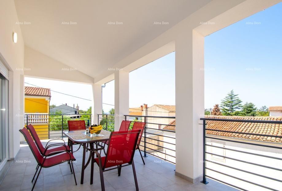 Prodaja dvoetažnega stanovanja z velikim vrtom in garažo, Ližnjan! 1