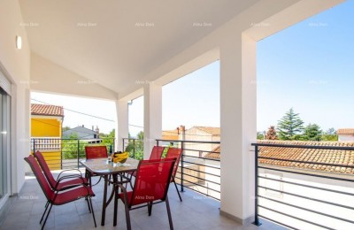 Prodaja dvoetažnog stana s velikom vrtom i garažom, Ližnjan!