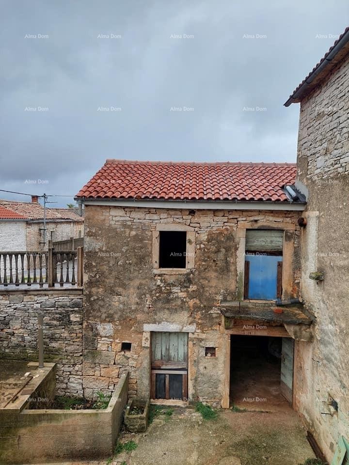 A house for renovation is for sale 4