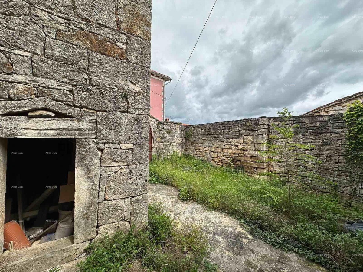 For sale: two old stone houses near the town of Poreč. 6