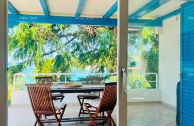 UMAG – APPARTAMENTO ARREDATO 90 m², A 30 m DAL MARE, CON GIARDINO E VISTA MARE