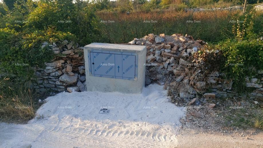 Građevinsko zemljišče s dovoljenjem in projektom vile z bazenom – 760 m² 10