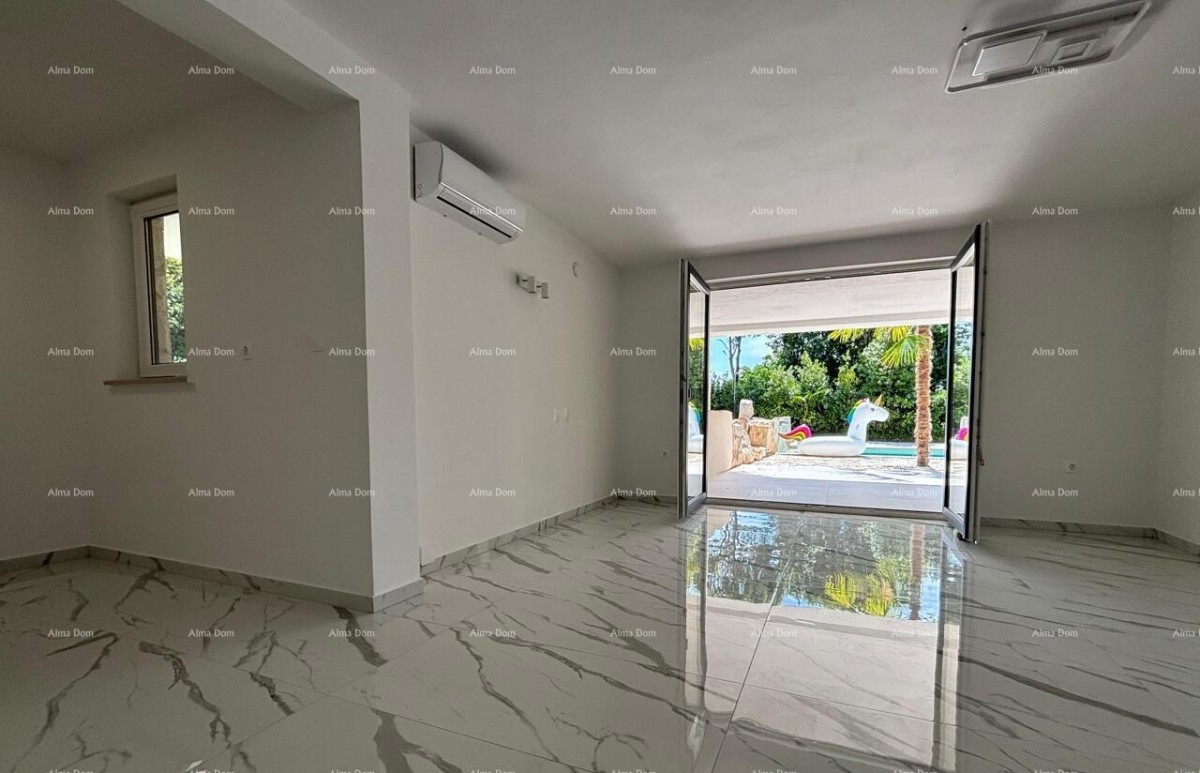 Prodaja - velik stan s dvema ločenima stanovanjskima enotama ter zasebnim bazenom in dvoriščem, Umag! 2