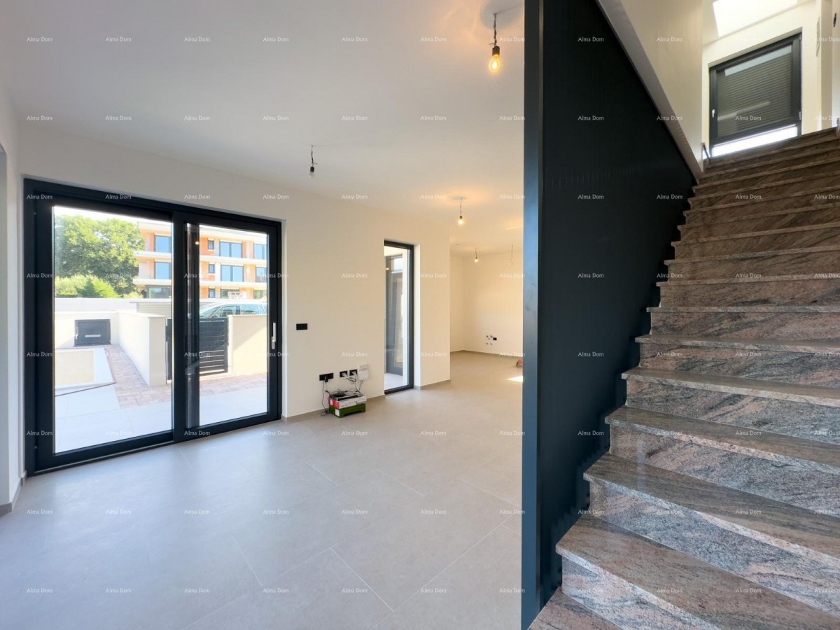 Vendiamo villa bifamiliare con piscina e garage 14