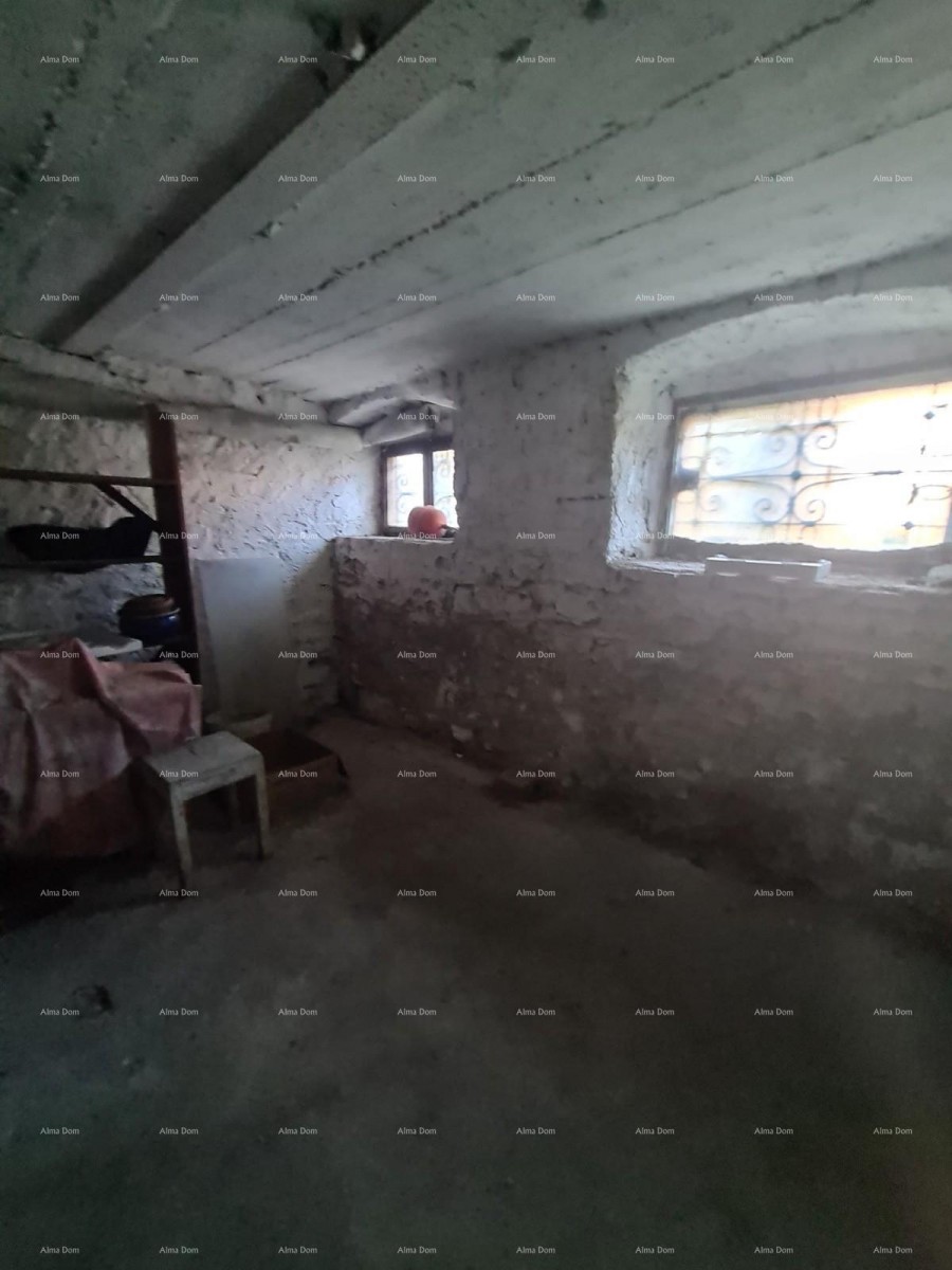 Stan v pritličju s dvoriščem in garažo – center Pule 16