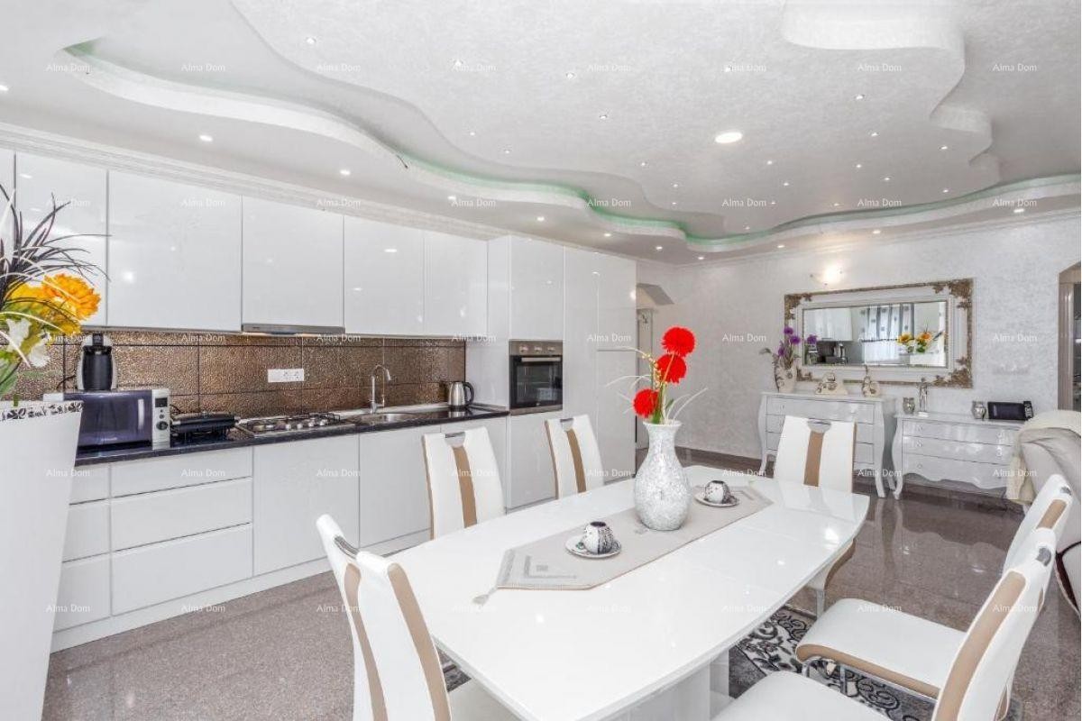 POREČ AREA – Luxuriously furnished ground floor house with a pool on a spacious property 7