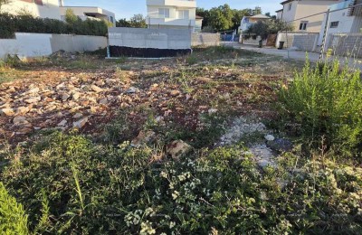 TERRENO EDILIZIO 438 m² CON PERMESSO EDILIZIO – LIŽNJAN