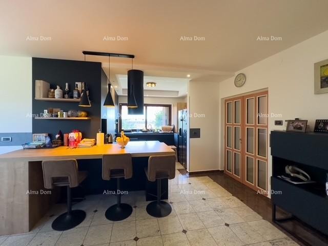 Bale: Prostrana vila s bazenom i kućom za goste 15