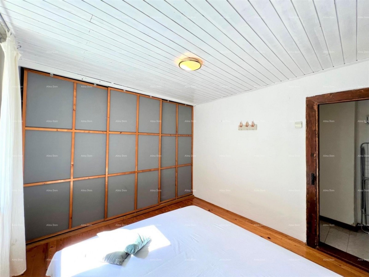 Prodaje se stan u centru Pule sa pogledom na katedralu i more. 10