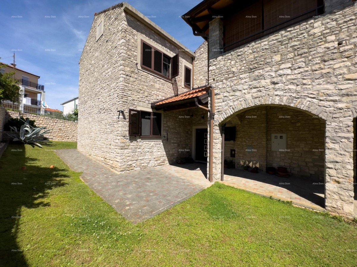 Bellissima casa con piscina a Pola, ideale per famiglie o investimento. 1