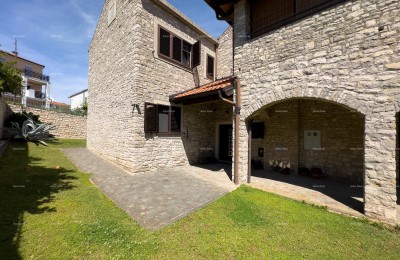 Bellissima casa con piscina a Pola, ideale per famiglie o investimento.