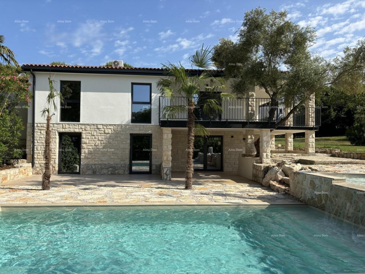 Prodaja - velik stan s dvema ločenima stanovanjskima enotama ter zasebnim bazenom in dvoriščem, Umag! 6