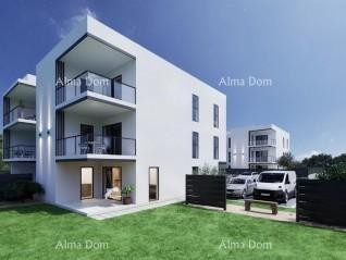 Sale - new, modern apartments near the sea with parking spaces and a garden, Peroj! 1