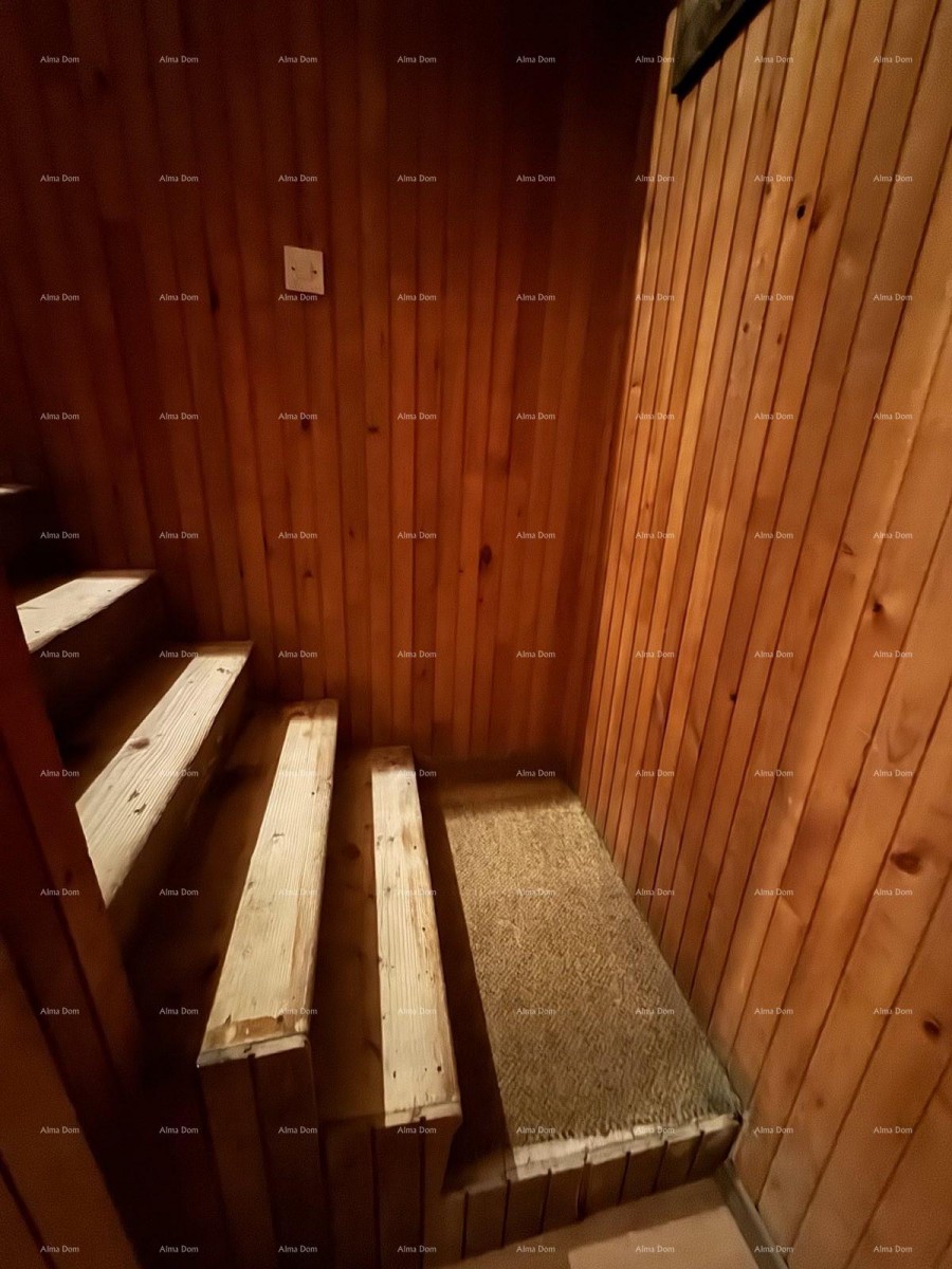 A house with a yard near the center, Buje! 9