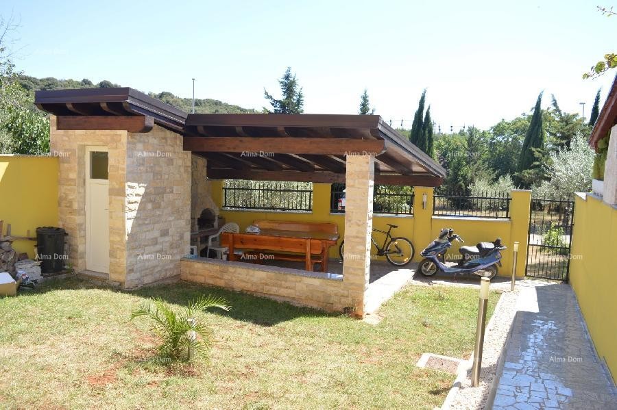 House with four separate apartments. 1 km to Verudela. 2